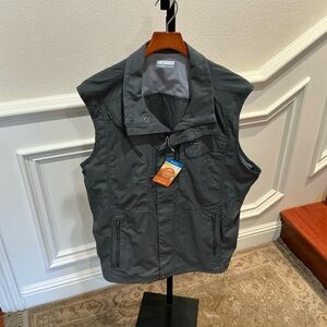 Columbia Men's Silver Ridge Vest in Charcoal